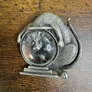JJ Jonette Jewelry Silver Pewter Cat Looking in Fishbowl Lucite Pin Vintage 80’s